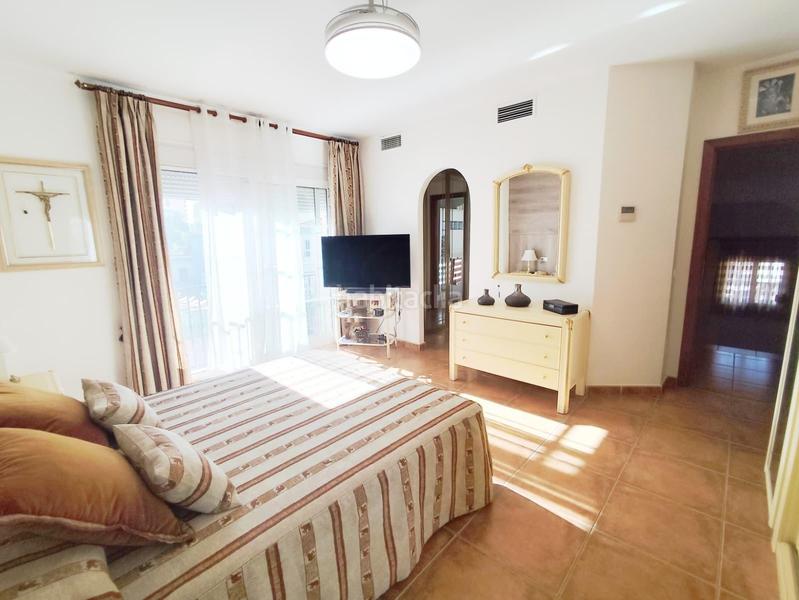 Foto b7477229-5e53-40ff-9b92-9fc3668f9a20. Semi detached house with parking pool in Puerto Deportivo Fuengirola