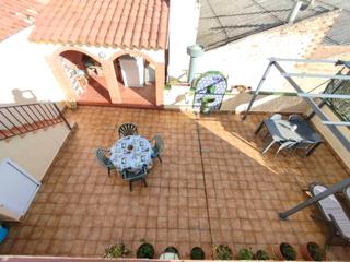 Casa adossada  Carrer de miquel torres i carbó. Casa adosada muy espaiosa ideal para vivir y montar tu propio ne