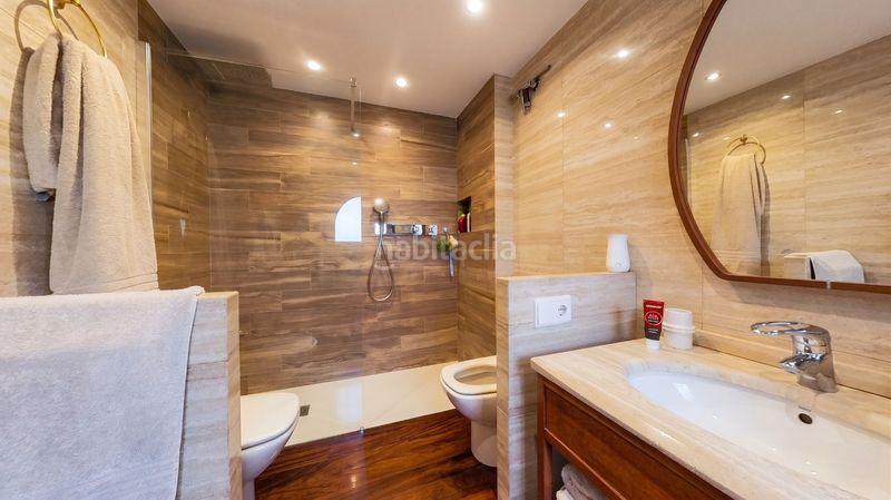 Foto 5d606a90-2435-4d63-abf2-2fc932037f38. Casa amb calefacció aparcament piscina a Mas Lluí Sant Feliu de Llobregat