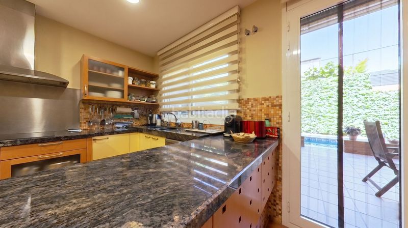 Foto 8e9655b7-def2-460d-84ab-f75a11310429. Casa amb calefacció aparcament piscina a Mas Lluí Sant Feliu de Llobregat
