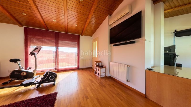 Foto b5aa973d-83c1-4b96-9041-794c7e854c51. Casa amb calefacció aparcament piscina a Mas Lluí Sant Feliu de Llobregat