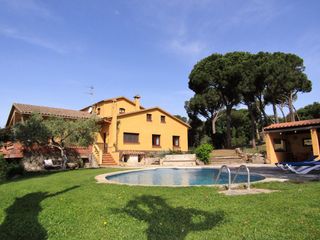 Casa  Carrer mol de vent. Casa con 5 habitaciones amueblada con parking, piscina, calefacc