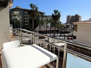 Apartament a Avinguda del cavall bernat 137. La comodidad que buscas: playa, terraza y garaje doble