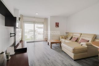 Flat  Calle xuquer. Piso en venta en terrassa
