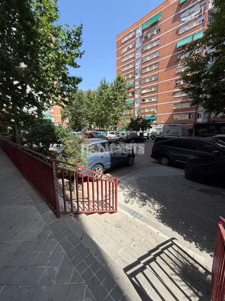 Foto ad89e765-976f-4620-a3ad-2b075a844617. Piso  en venta en Aluche Madrid