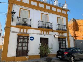 Casa a Peñaflor. Oportunidad única en el centro de peñaflor, sevilla.
