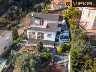 Maison  Avinguda antoni gaudí. Vistas al mar, luz todo el día y tranquilidad en alella parck: u