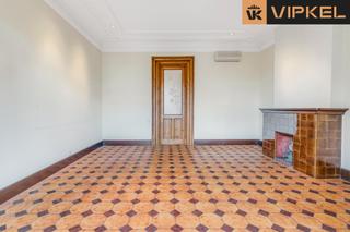 Piso  Gran via de les corts catalanes. Elegancia clásica y amplitud en pleno corazón de barcelona