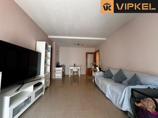 Pis  Carrer del gironès. Luminoso piso exterior con balcón y garaje incluido en finca mod