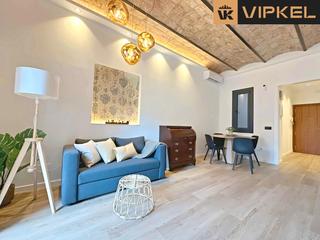 Piso  Carrer dels ferrocarrils catalans. ? elegancia y luz en piso reformado con balcn privado y acceso