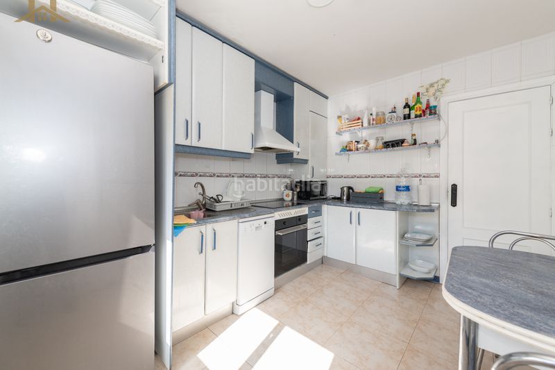 Foto d804edf3-4d2d-4d49-9822-7657196a9842. Casa aparellada amb calefacció aparcament a Los Barreros Seseña