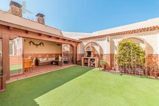 Casa bifamiliare  Calle montañas de covadonga. En venta: amplio chalet adosado en ciempozuelos, cercano a zonas