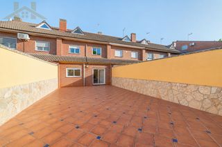 Semi detached house  Calle chile. En venta: amplio chalet adosado de 6 habitaciones con terraza, b