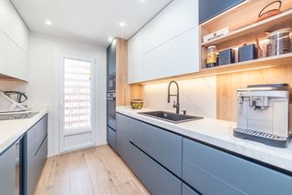 Pis  Calle enrique granados. En venta piso recién reformado de 2 dormitorios con 2 terrazas,