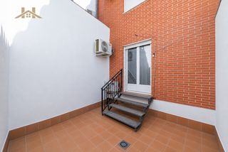 Pis  Travesía de los jardines. En venta: bajo impresionante en una de las mejores zonas de ciem