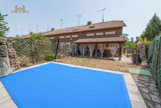 Casa pareada  Calle puñonrostro. En venta: espectacular chalet pareado con piscina y amplio patio