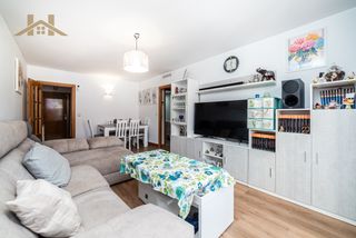 Pis  Calle olimpia. En venta: piso de 3 dormitorios con terraza, ascensor y piscina