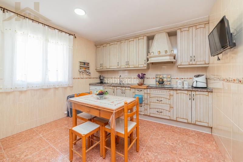 Foto cecffbf9-e9c1-4144-b5cc-9b7821538a60. Chalet hogares vende amplio chalet independiente en una unica planta en Ciempozuelos