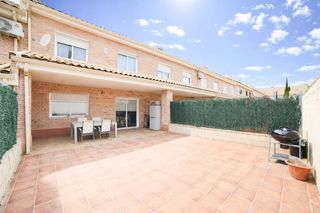 Chalet  Calle talavera. En venta: impresionante chalet adosado distribuido en tres plant