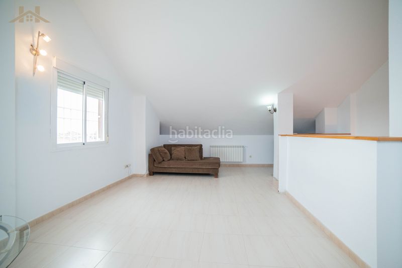 Foto fde09780-b7da-4842-93d8-e9bd573b9ebd. Casa aparellada amb calefacció aparcament a Las Lomas Seseña