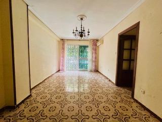 Appartement  Calle urbión. Piso en zona viapol y nervion ideal para reformar,