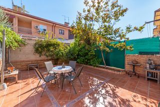 Maison jumelée à Altos del Olivar-El Caracol. Chalet adosado en venta en valdemoro, el caracol