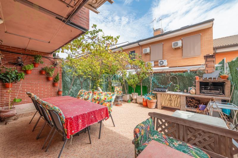 Foto f061ad03-5bef-44fc-bccf-edc53548ec38. Maison jumelée avec cheminée chauffage parking piscine dans Valdemoro