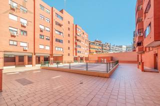 Pis  Calle san vicente de paul. Piso en zona céntrica de valdemoro para entrar a vivir