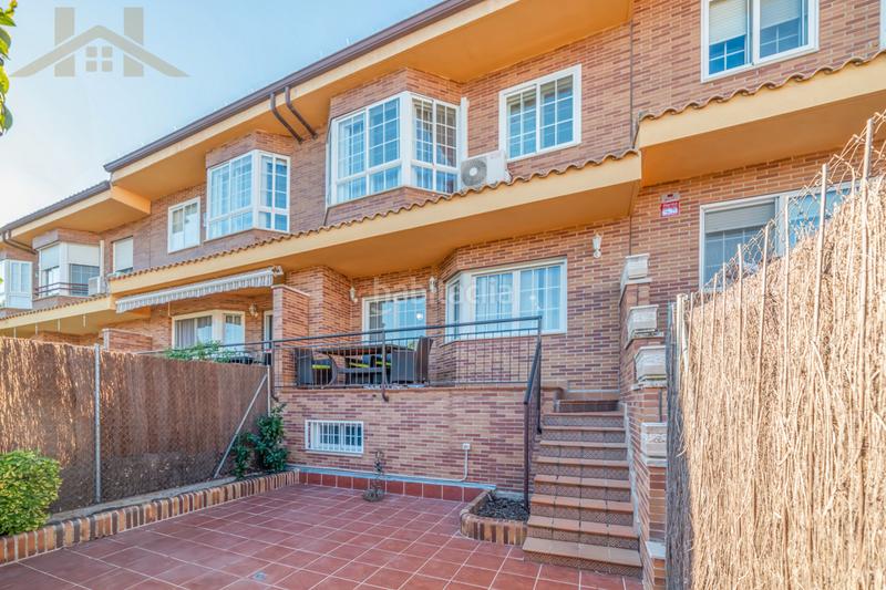 Foto 39875481-d3b7-477f-93e0-6ea19ffbc853. Casa adossada amb xemeneia calefacció aparcament piscina a Valdemoro