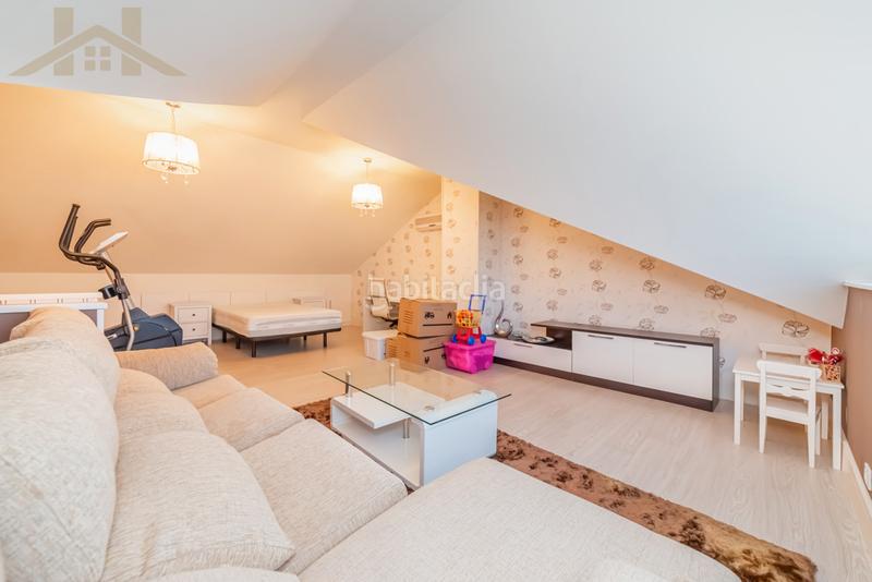 Foto 44bb5a7c-e02a-419a-ae08-ceba528441a6. Casa adossada amb xemeneia calefacció aparcament piscina a Valdemoro