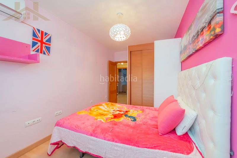 Foto 532dee00-8848-47d9-a0cc-6622b74896af. Casa adossada amb xemeneia calefacció aparcament piscina a Valdemoro