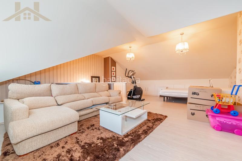 Foto a19062c3-b062-4a31-b77b-63a5b22b6767. Casa adossada amb xemeneia calefacció aparcament piscina a Valdemoro