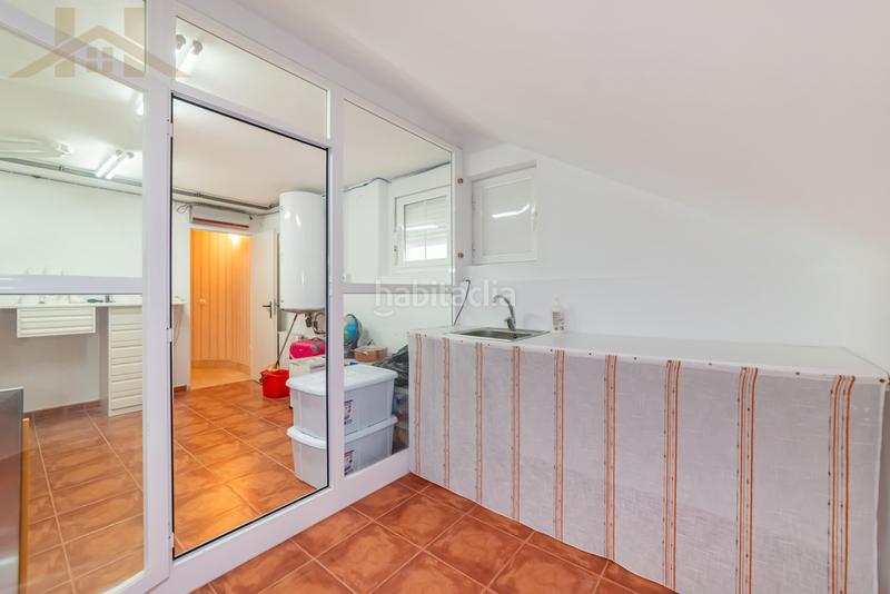 Foto b7739eda-e178-4d70-ab79-157a54334967. Casa adossada amb xemeneia calefacció aparcament piscina a Valdemoro