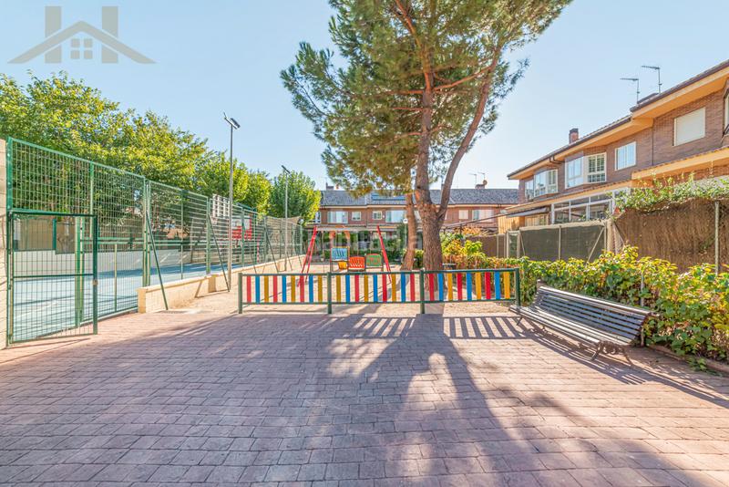 Foto c4c40d09-7cde-454b-aa5e-f6c5ed92c485. Casa adossada amb xemeneia calefacció aparcament piscina a Valdemoro