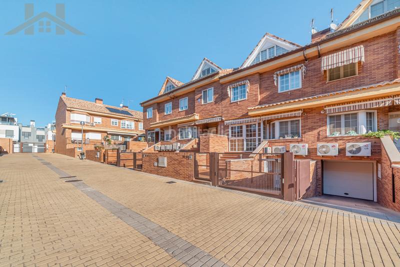 Foto e6b95129-a823-49dd-87b9-c496585ae321. Casa adossada amb xemeneia calefacció aparcament piscina a Valdemoro