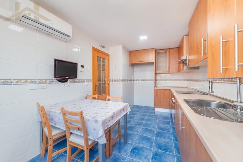 Foto ebab3945-4553-4038-a71a-ab94562aa761. Casa adossada amb xemeneia calefacció aparcament piscina a Valdemoro