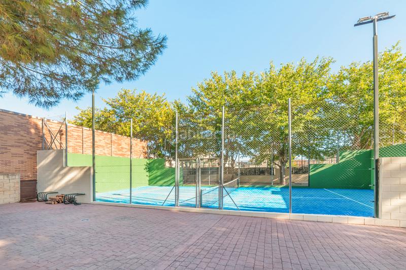 Foto fa1e2a7e-e592-4a7c-bddb-5007563a0fd0. Casa adossada amb xemeneia calefacció aparcament piscina a Valdemoro