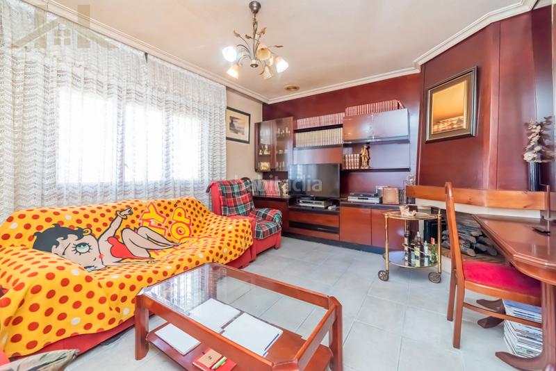 Foto 1b4f75d9-bd2d-468d-a8ee-8a37dc6dc439. Casa adossada amb xemeneia a Centro Valdemoro