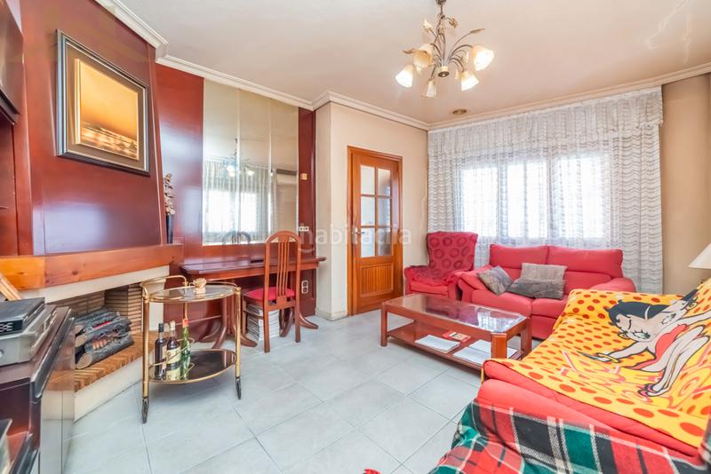 Foto 73e936a8-b1fc-4ea8-a5bd-40efd05b1306. Casa adossada amb xemeneia a Centro Valdemoro