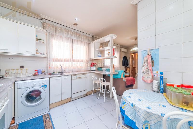 Foto b1a6f849-e4ab-4103-ad82-980b46cc0239. Casa adossada amb xemeneia a Centro Valdemoro