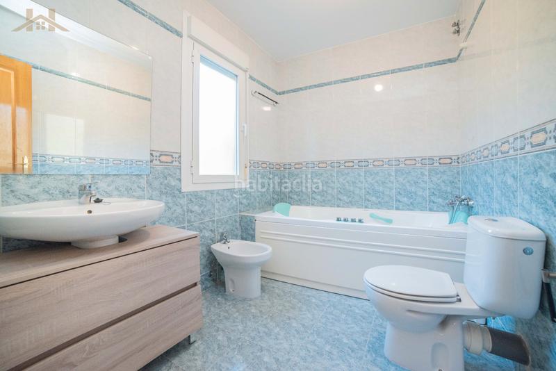 Foto fd33fa6a-4a1a-4130-a2c0-4b78a2e5254c. Casa adosada chalet adosado en venta – (zona hispanoamérica). en Valdemoro