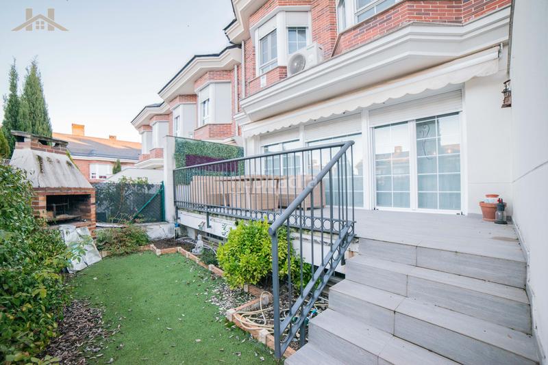 Foto 07a2aed3-d209-4ce5-9663-624d05a7f164. Maison jumelée avec chauffage parking piscine dans Restón I-Restón II Valdemoro