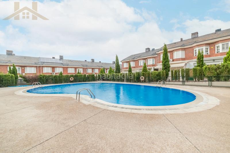 Foto bbd23657-8741-4d8c-81c5-defa22796dc0. Maison jumelée avec chauffage parking piscine dans Restón I-Restón II Valdemoro