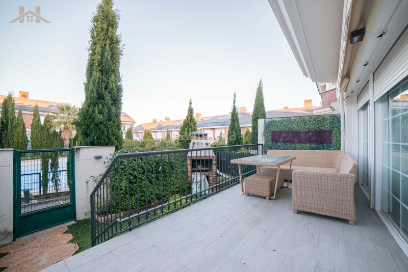 Foto c538afe6-0a97-4d19-a206-2a754b62c371. Maison jumelée avec chauffage parking piscine dans Restón I-Restón II Valdemoro