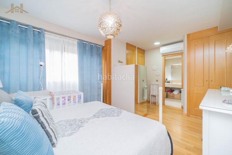 Foto 6a9d0284-4d18-4193-8865-14d956a7835d. Casa adossada amb xemeneia calefacció aparcament piscina a Valdemoro