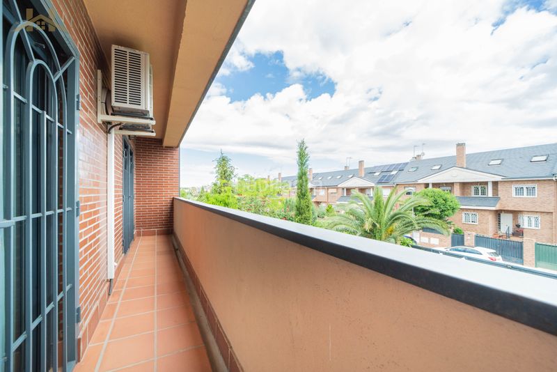 Foto a2ba9e1b-5944-466b-9416-c1c693e931a8. Casa adossada amb xemeneia calefacció aparcament piscina a Valdemoro