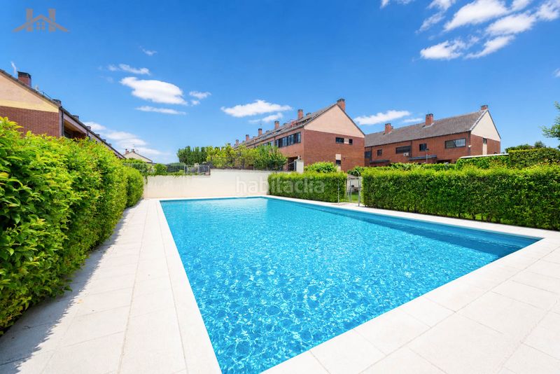 Foto ca447b85-37dc-4ebf-93b6-023c96b0e211. Casa adossada amb xemeneia calefacció aparcament piscina a Valdemoro