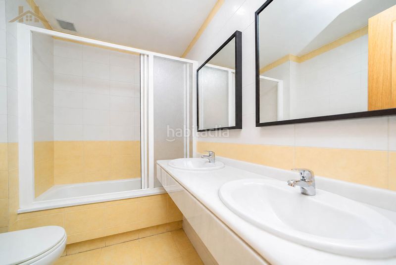 Foto ffe53ef5-37a1-4974-85fd-9e5bc6b585ab. Casa adossada amb xemeneia calefacció aparcament piscina a Valdemoro