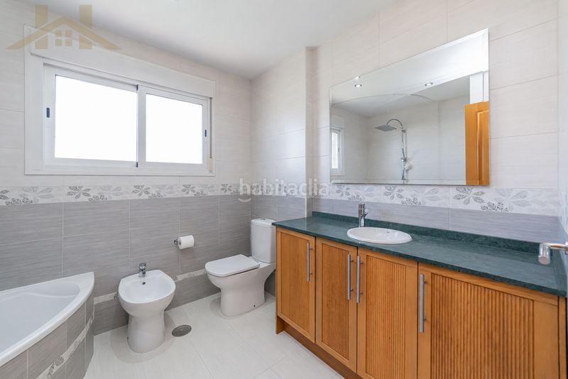 Foto 33ebe513-2482-485d-ad11-4d4def5daf01. Casa adossada amb calefacció aparcament piscina a Valdemoro