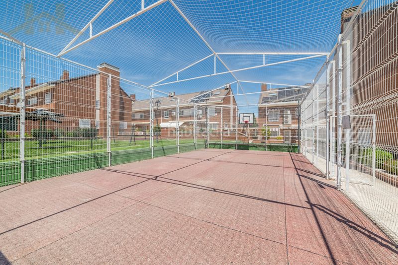 Foto 42d8835e-6298-4743-a077-79fc3a98f5dd. Casa adossada amb calefacció aparcament piscina a Valdemoro